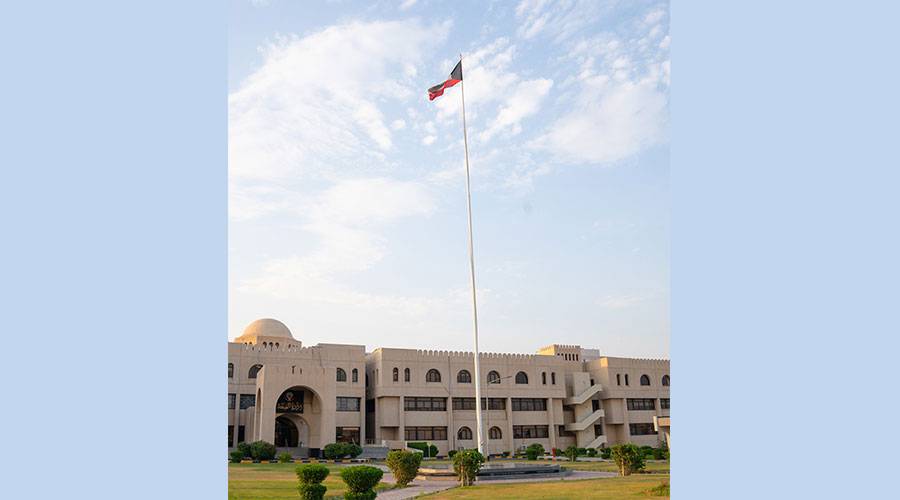 الكويت: 6 إصابات بعد سقوط مقذوفات في منطقة سكنية جراء «العدوان الإيراني»