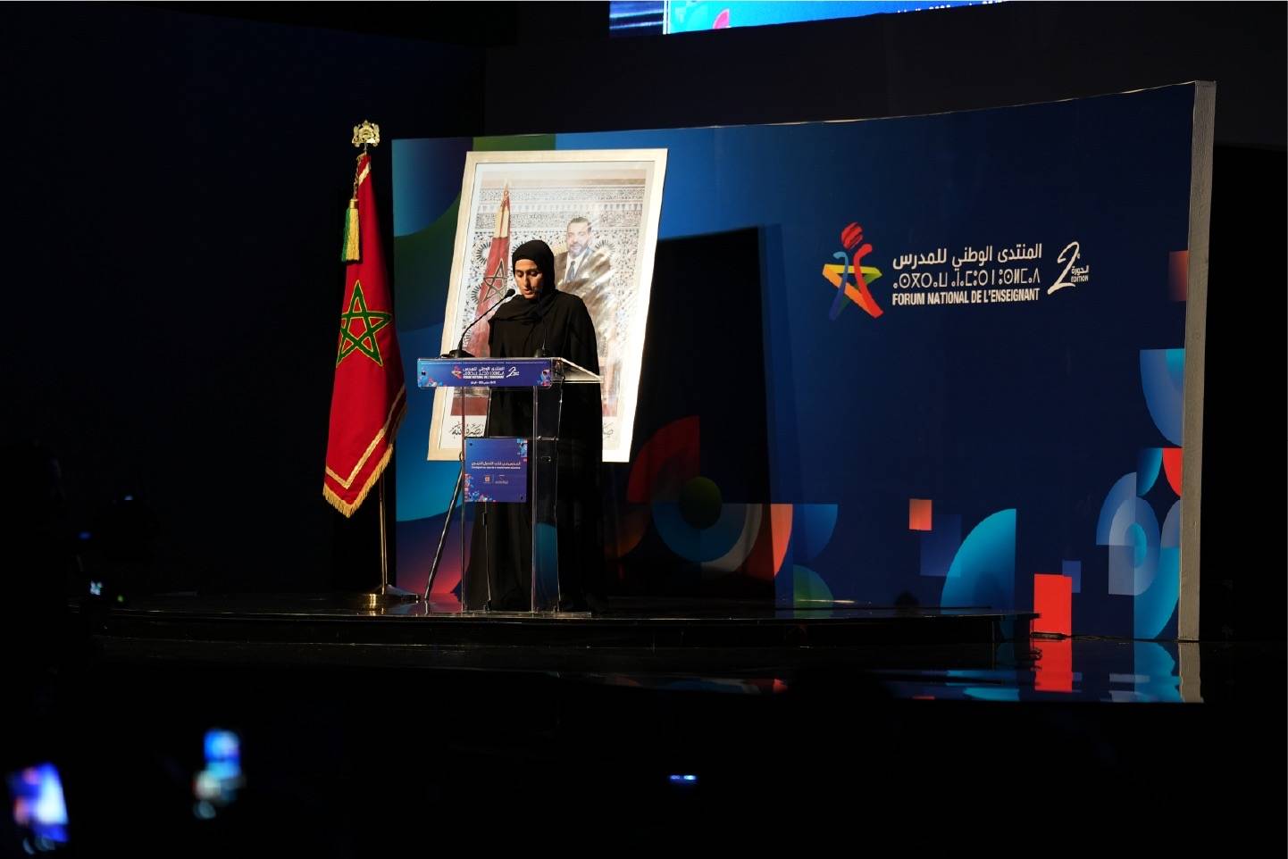 نجلاء الشامسي تتحدث في الملتقى