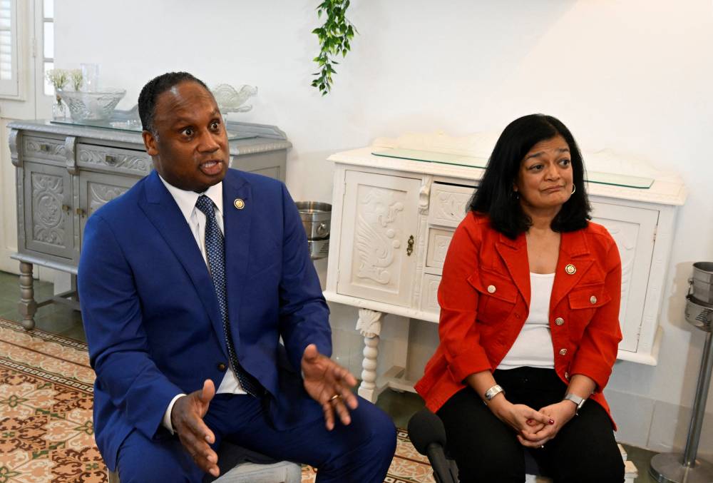 نائبان أمريكيان يندّدان بحصار واشنطن النفطي على كوبا