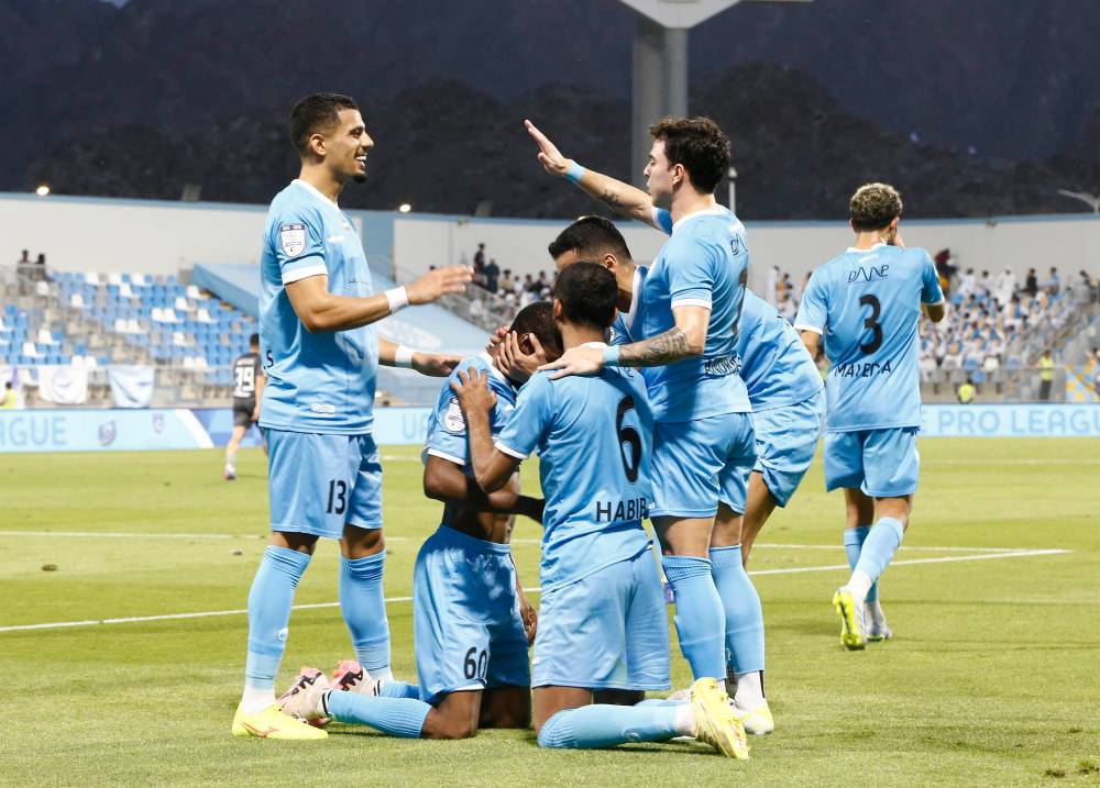 فرحة لاعبي دبا بالفوز