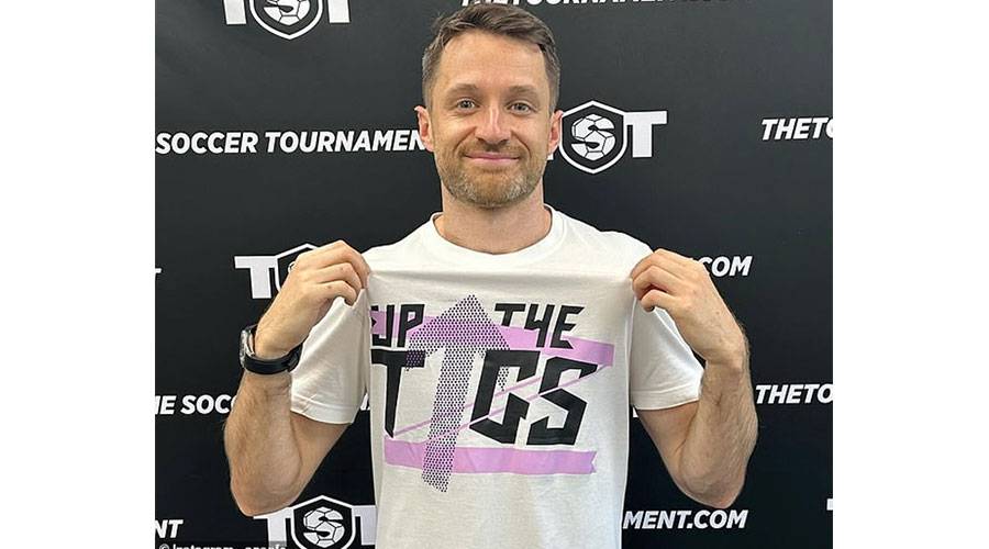 فريق اليوتيوب يطلب الهبوط  لسبب غريب