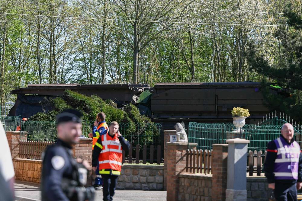 مقتل سائق قطار فرنسي فائق السرعة وإصابة 15 جرّاء اصطدام بشاحنة عسكرية