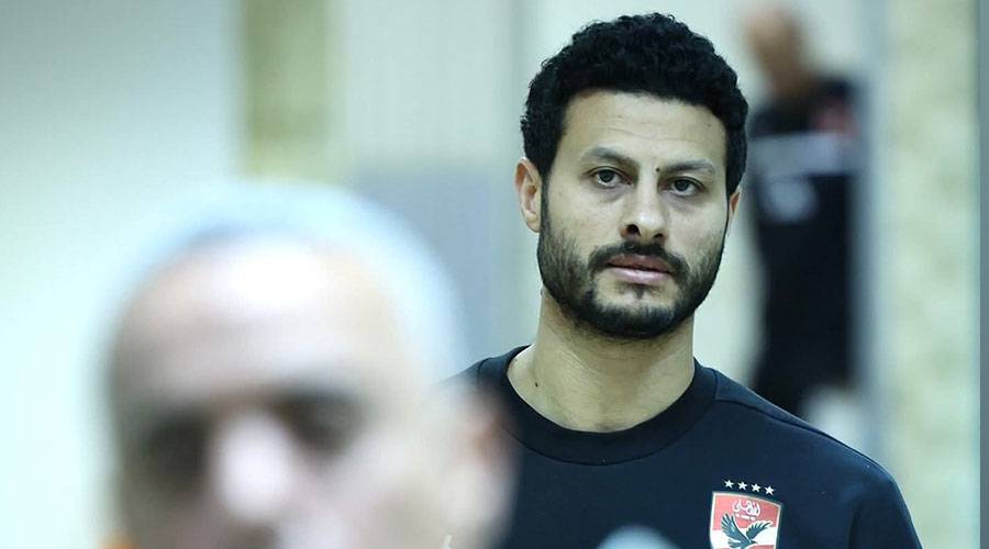 طرد محمد الشناوي عقب تعادل الأهلي وسيراميكا كليوباترا.. اعترض على الحكم