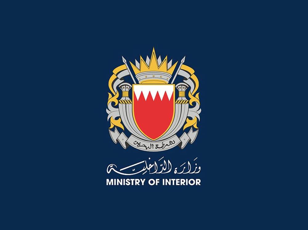 البحرين: إصابة شخصين وتضرر عدة منازل جراء سقوط شظايا مسيرة إيرانية