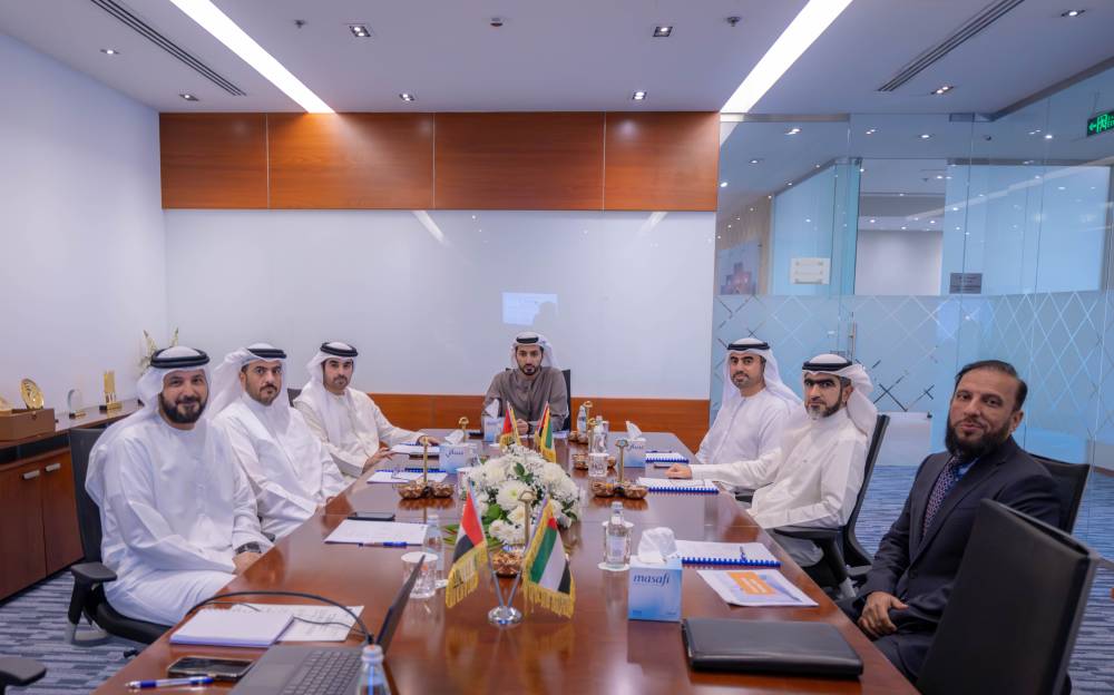 راشد بن حميد مترئساً اجتماع الشركة