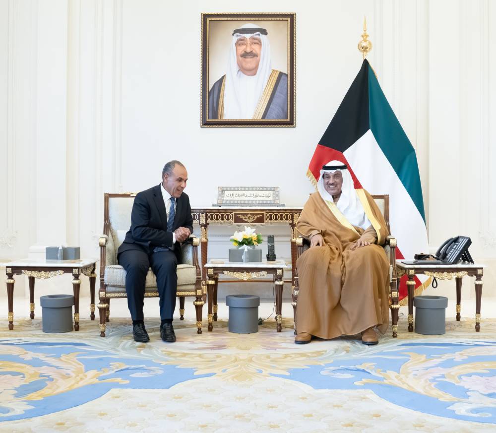 ولي العهد الكويتي صباح الخالد الصباح يستقبل وزير الخارجية المصري بدر عبد العاطي (كونا)