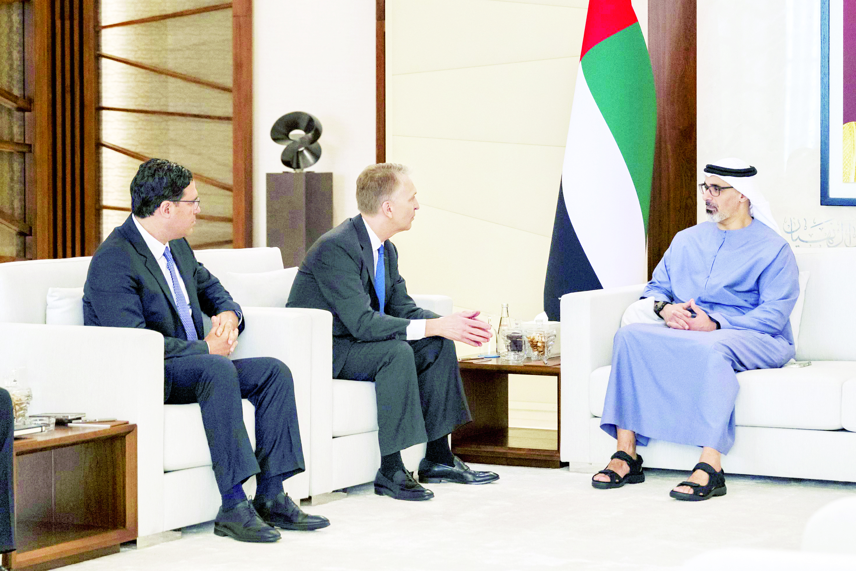 خالد بن محمد بن زايد ورئيس «بروكفيلد» يبحثان تعزيز التعاون