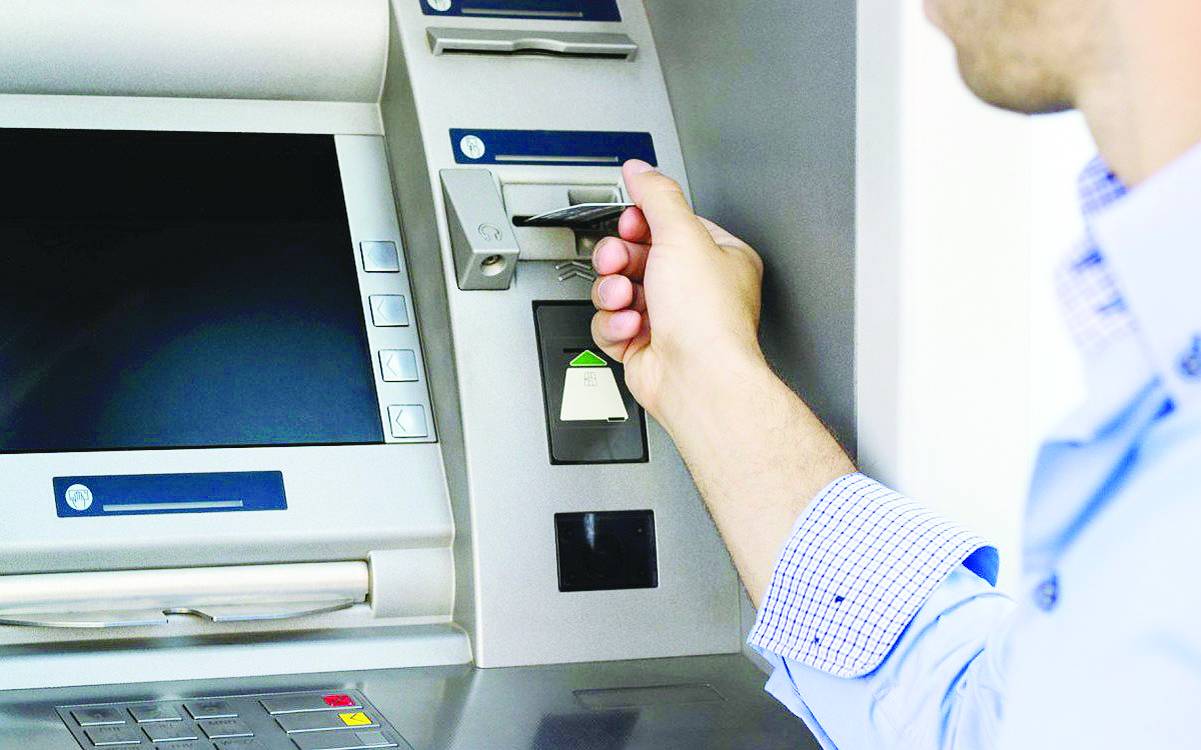 بنوك تمدد الإعفاء من رسوم خدمات حتى يونيو 2026