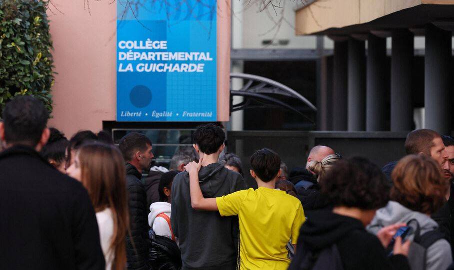 تلميذ يطعن زميلته داخل مدرسة في فرنسا