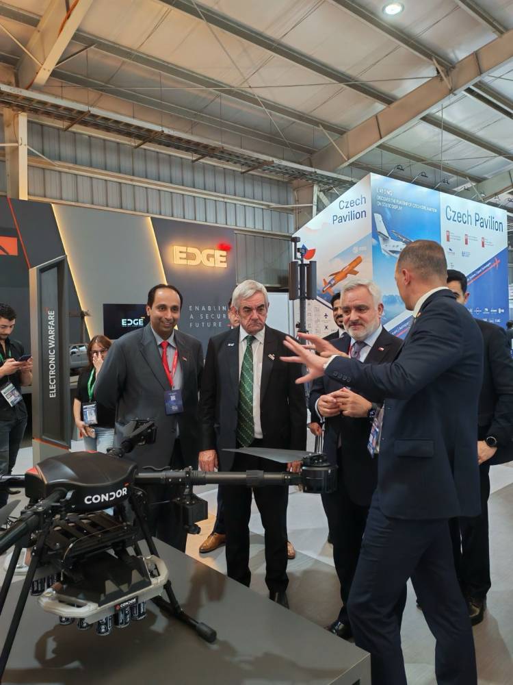 الإمارات تشارك بمعرض الطيران والفضاء والدفاع في تشيلي