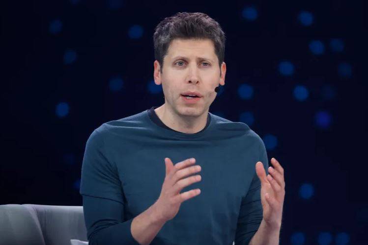 إلقاء قنبلة حارقة على منزل سام ألتمان في كاليفورنيا