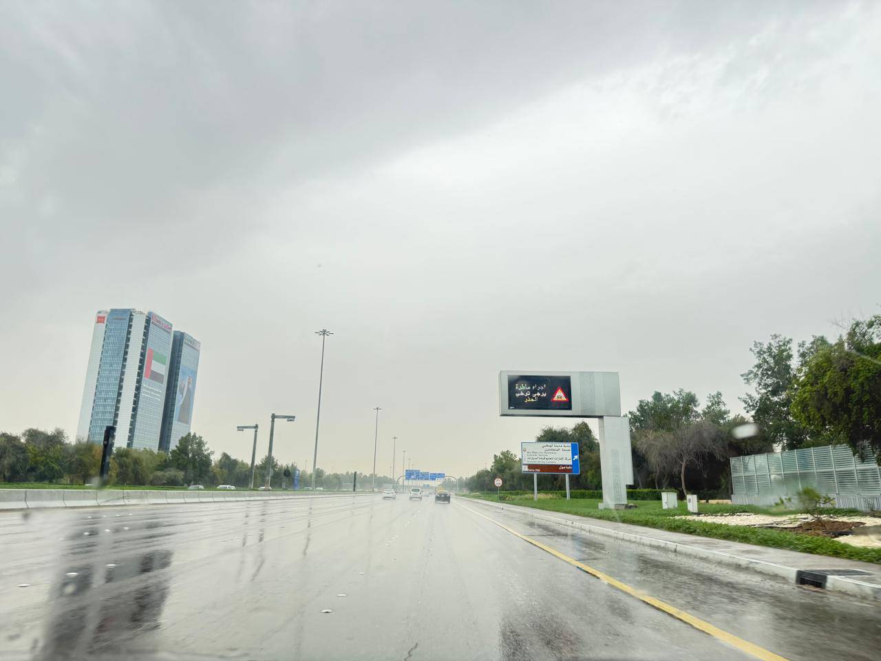 أمطار على أبوظبي وتوقع استمرارها 3 أيام