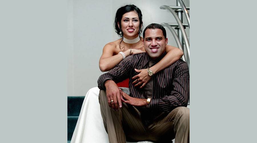 أيلتون مع زوجته روزاريا