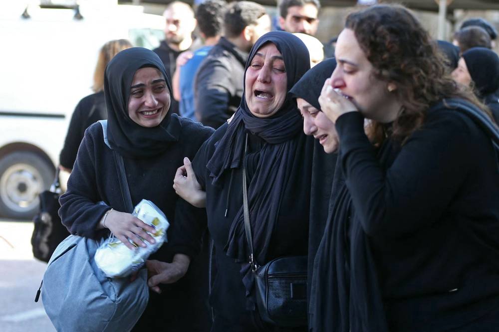 بينهم مسعفون.. قتلى في غارات إسرائيلية على جنوب لبنان