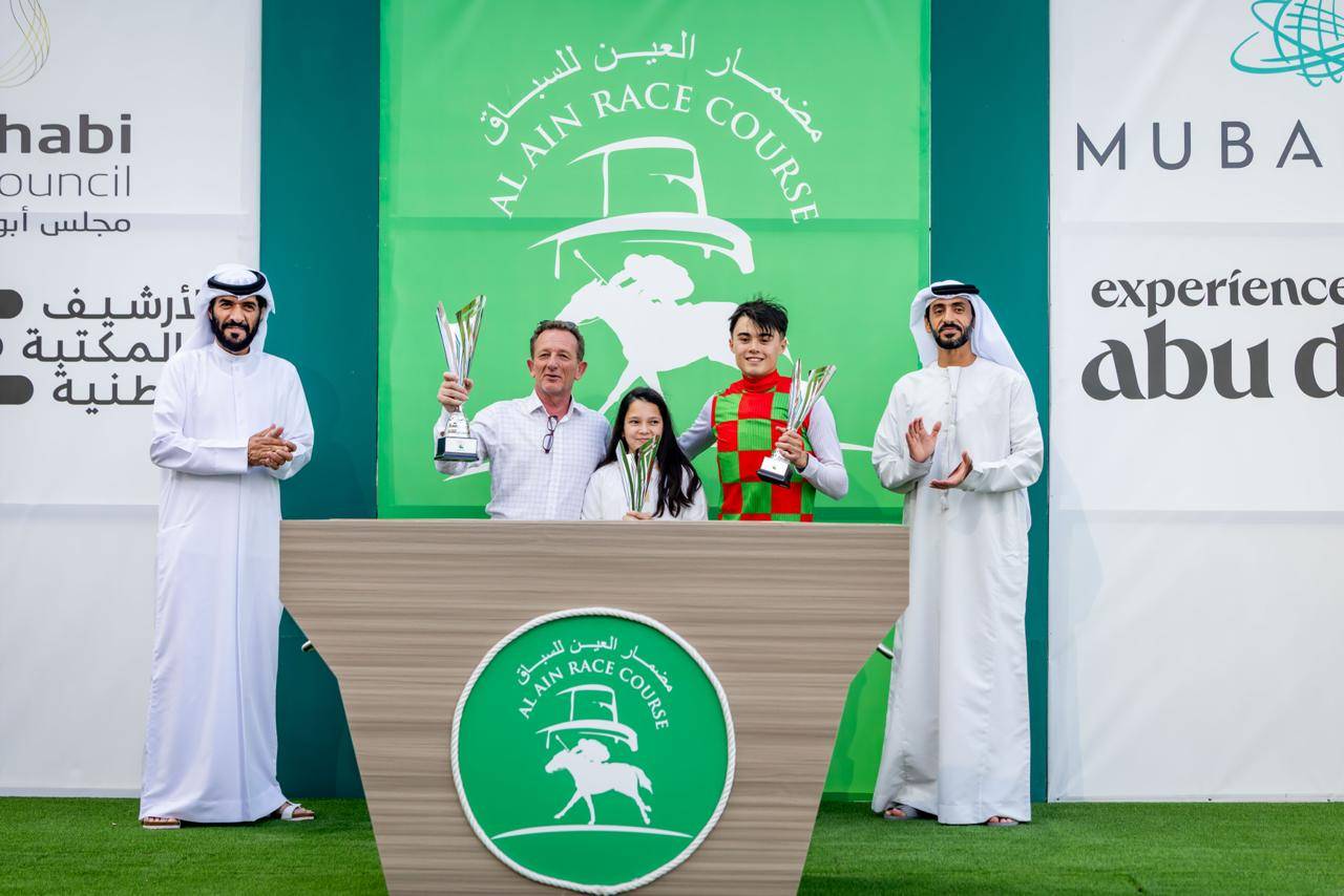 تتويج الفائزين بعد انتصار «نمر»