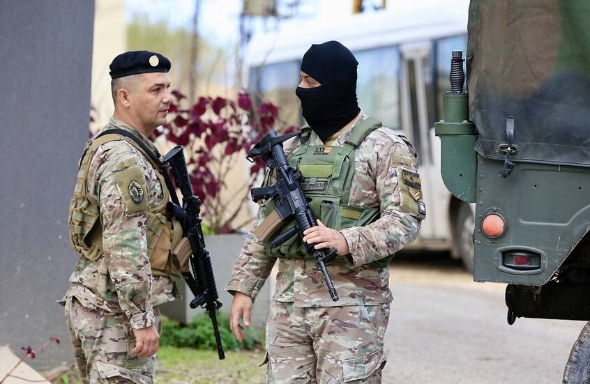 عناصر من الجبش اللبناني تنتشر وسط بيروت(أ.ب)