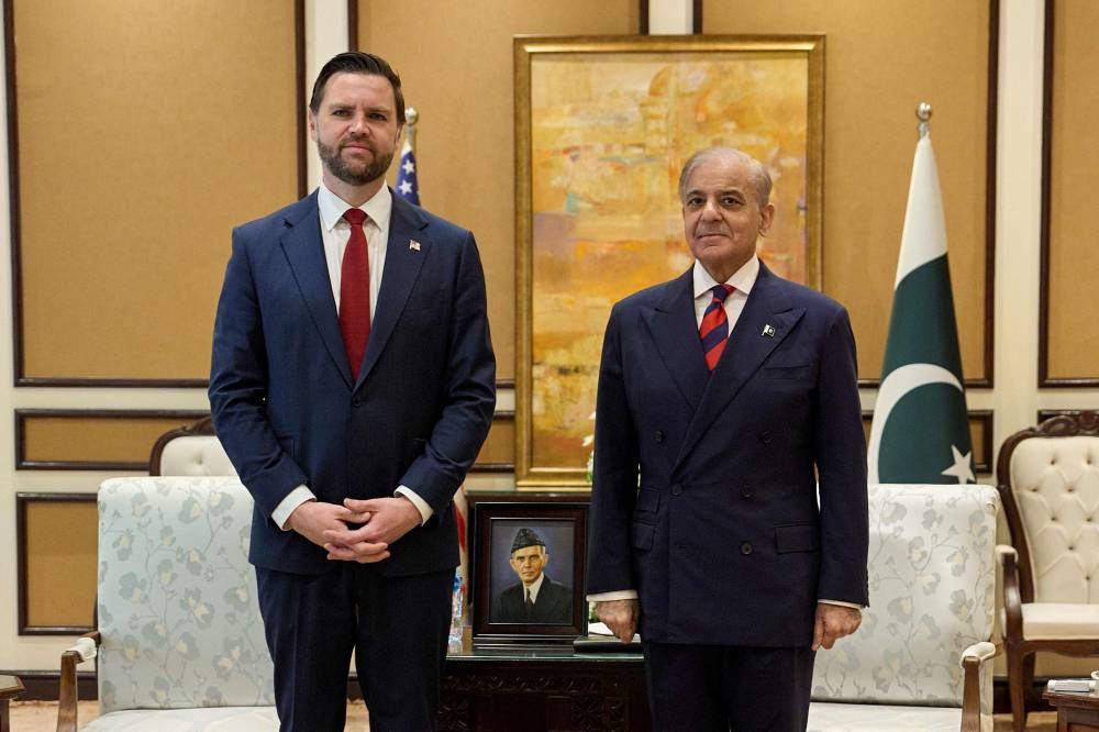 باكستان تدعو أمريكا وإيران إلى مواصلة الالتزام بوقف إطلاق النار