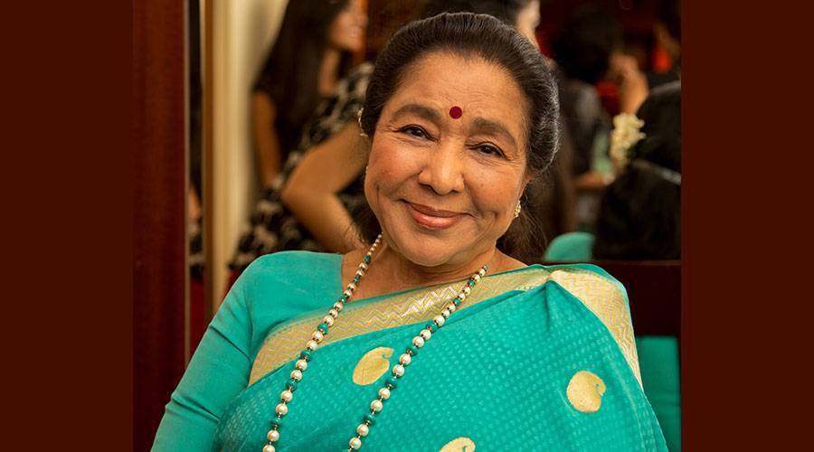 وفاة المغنية الهندية آشا بوسلي عن 92 عاماً