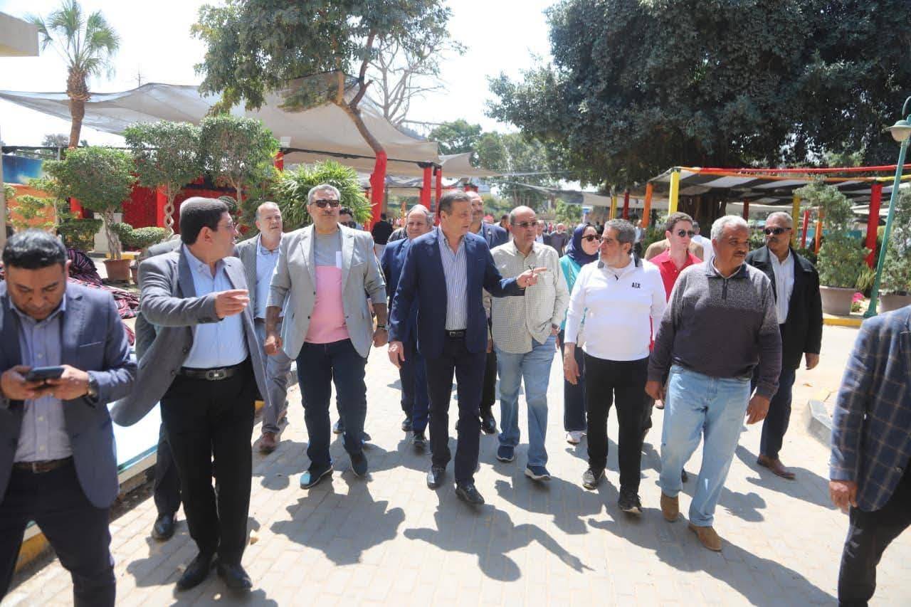 100 عارض في «زهور الربيع» بمصر