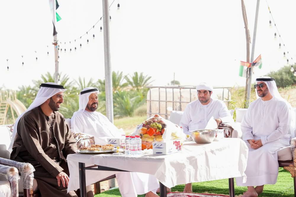 محمد بن سعود يزور حمد النعيمي بمنطقة السوان