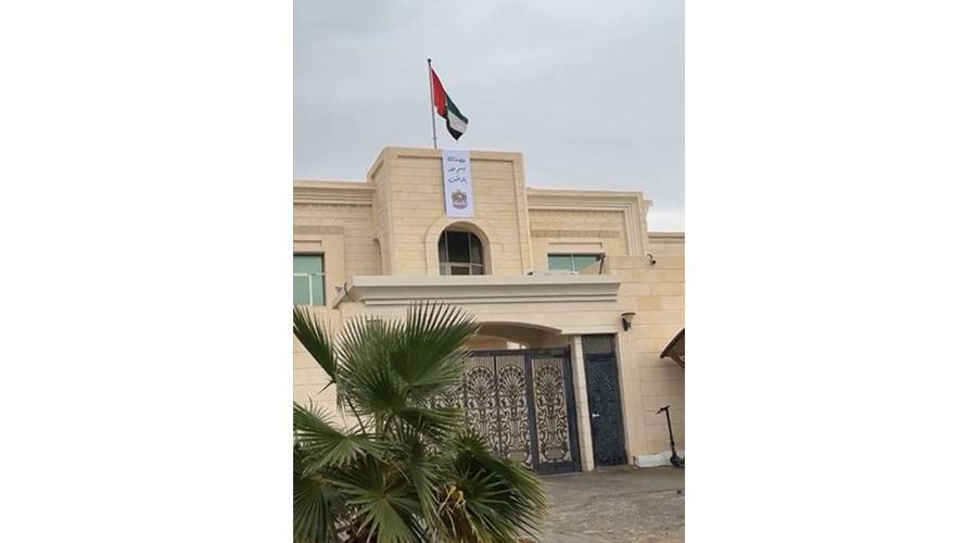 منطقة خليفة في أبوظبي تحتفي بتوزيع الأعلام تعزيزاً للانتماء