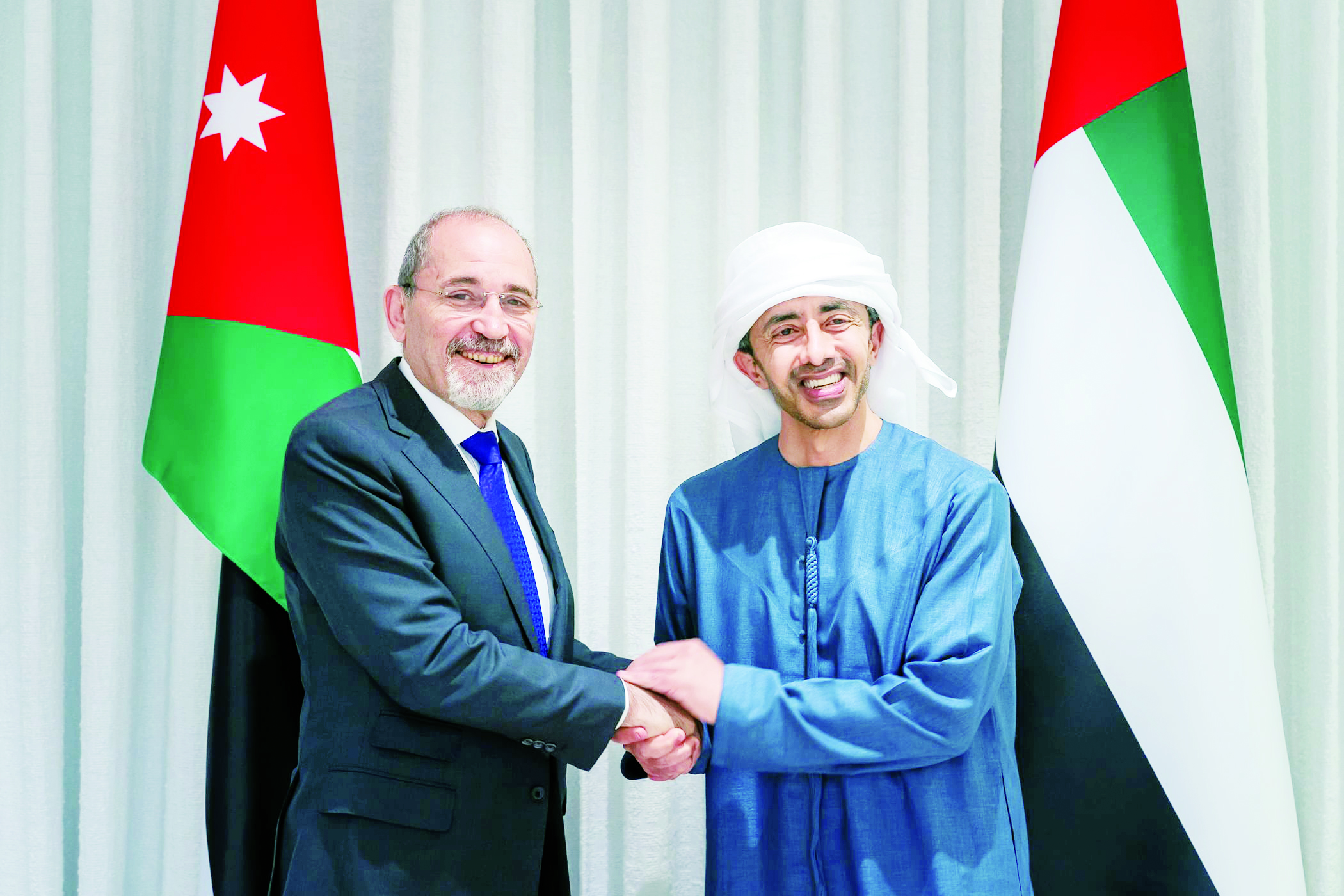 عبدالله بن زايد والصفدي: الاعتداءات الإيرانية الإرهابية انتهاك لسيادة الدول