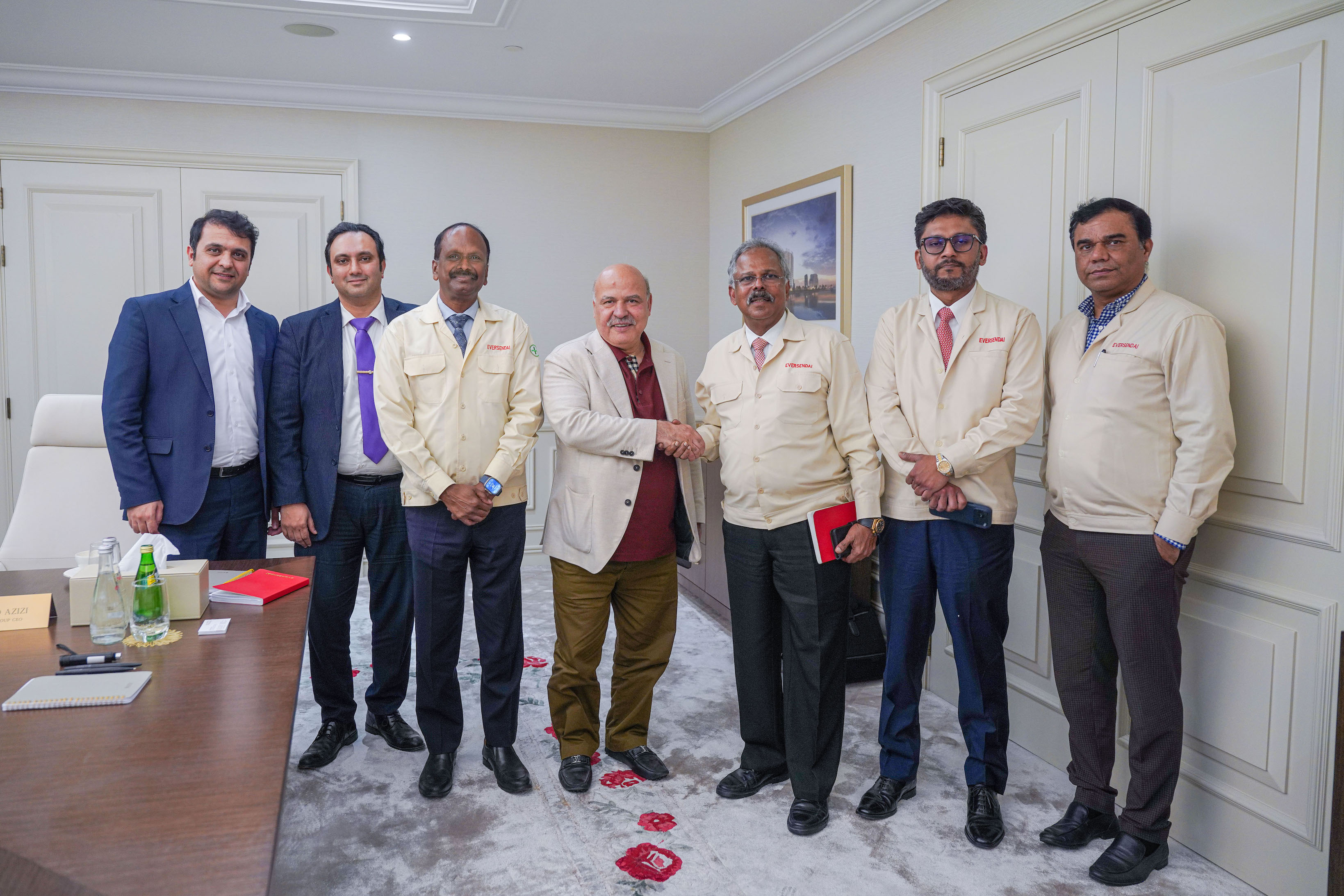 1.1 مليار درهم لإنشاء الهيكل الفولاذي لـ «برج عزيزي»