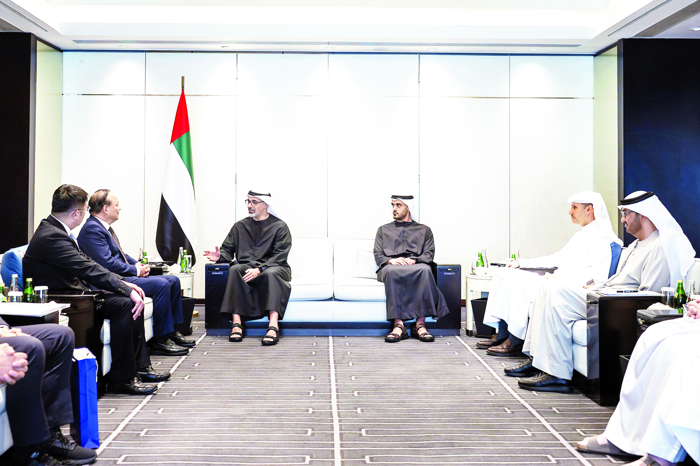  خالد بن محمد يستكشف فرص الاستثمار الواعدة في الصين 