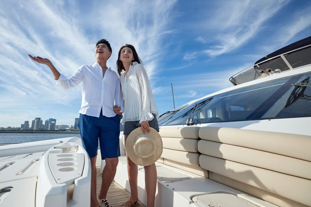 ترف للإيجار وحياة أثرياء مزيفة للبيع