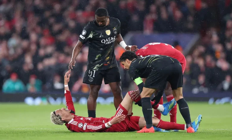 ضربة مزدوجة.. إصابة إيكيتيكيه تربك حسابات ليفربول ومنتخب فرنسا