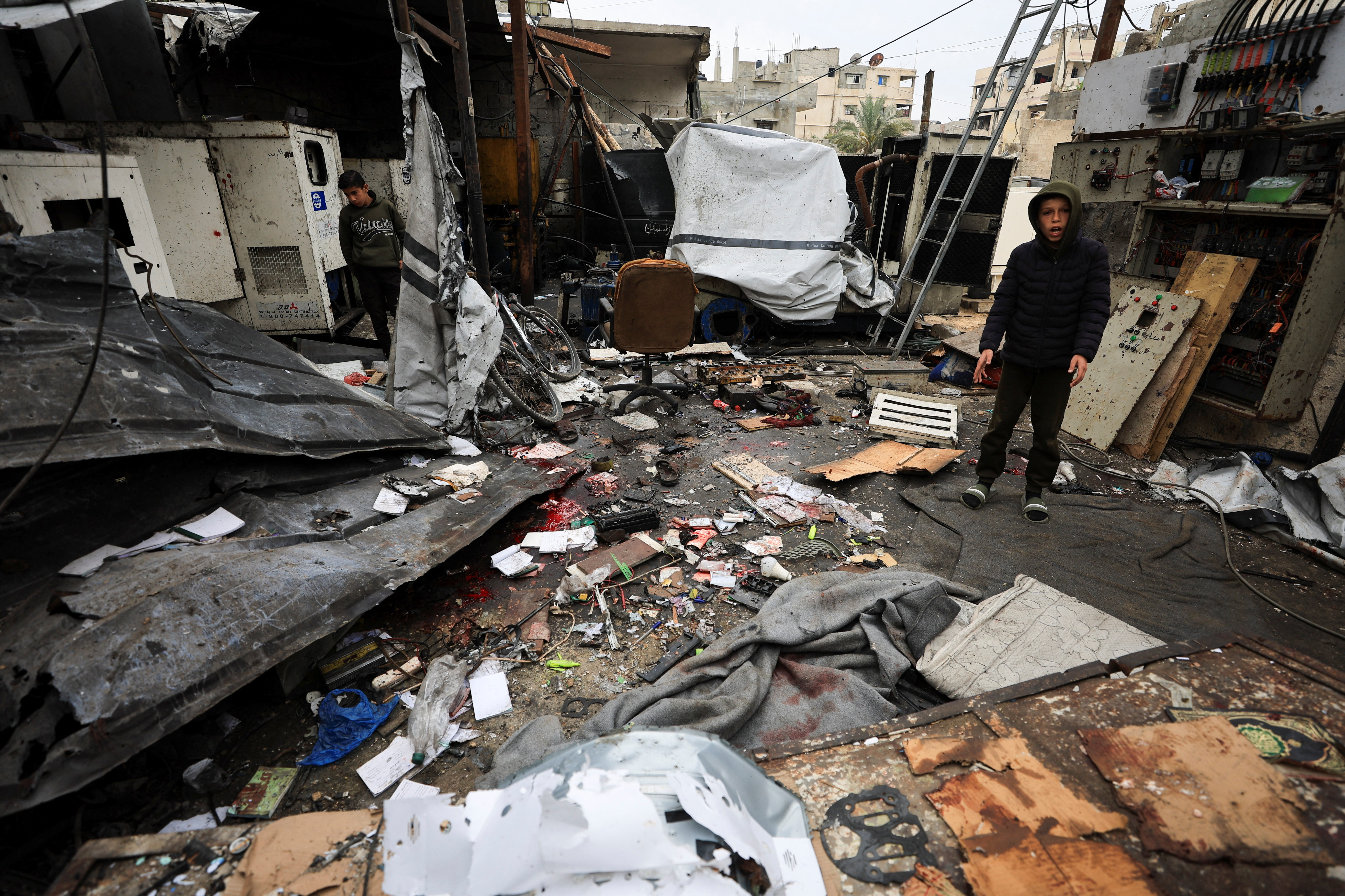  إصابات برصاص.. والاحتلال يقصف شرق قطاع غزة وشماله 