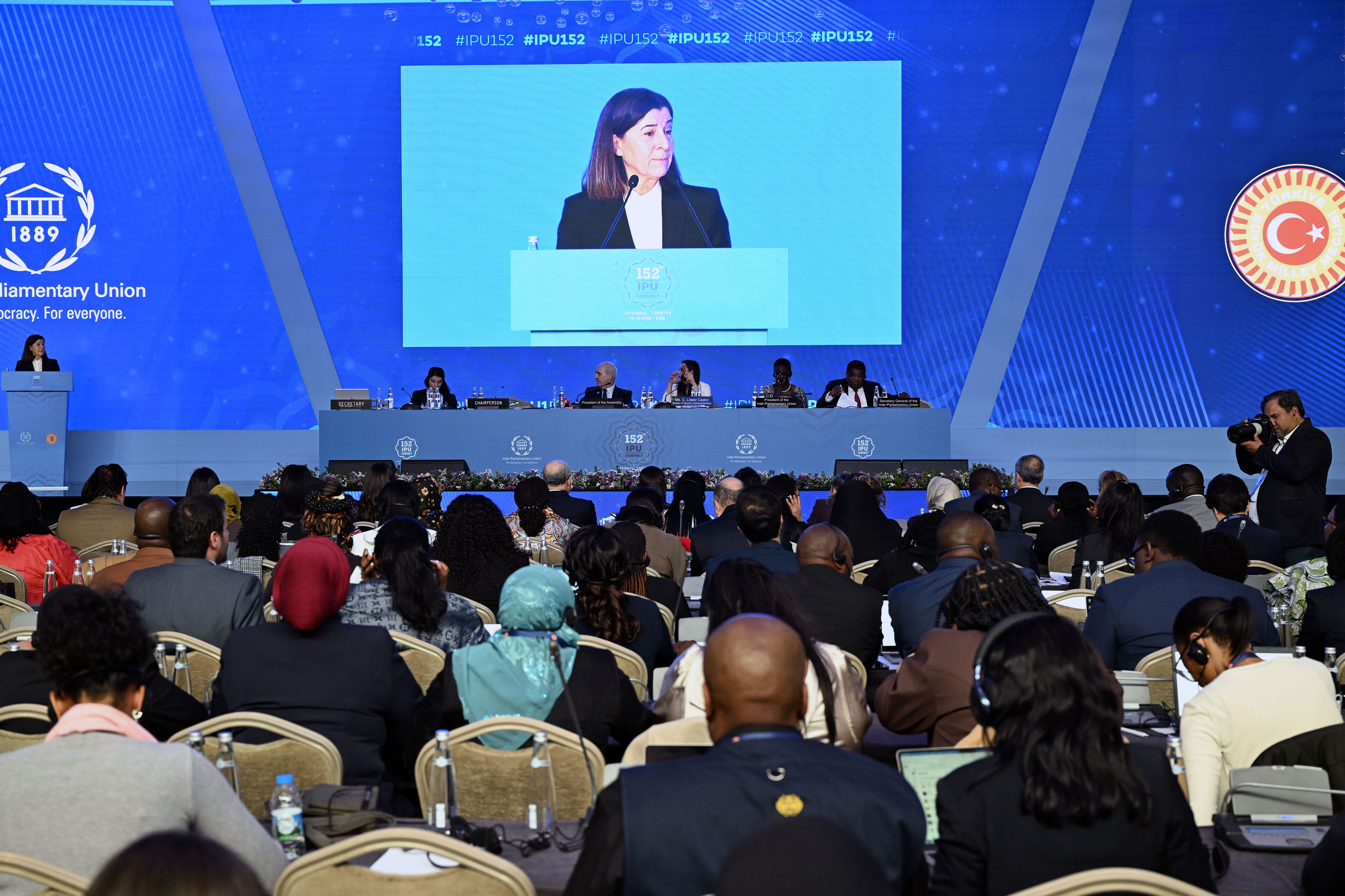 سارة فلكناز وموزة الشحّي تشاركان بـ «منتدى النساء» 