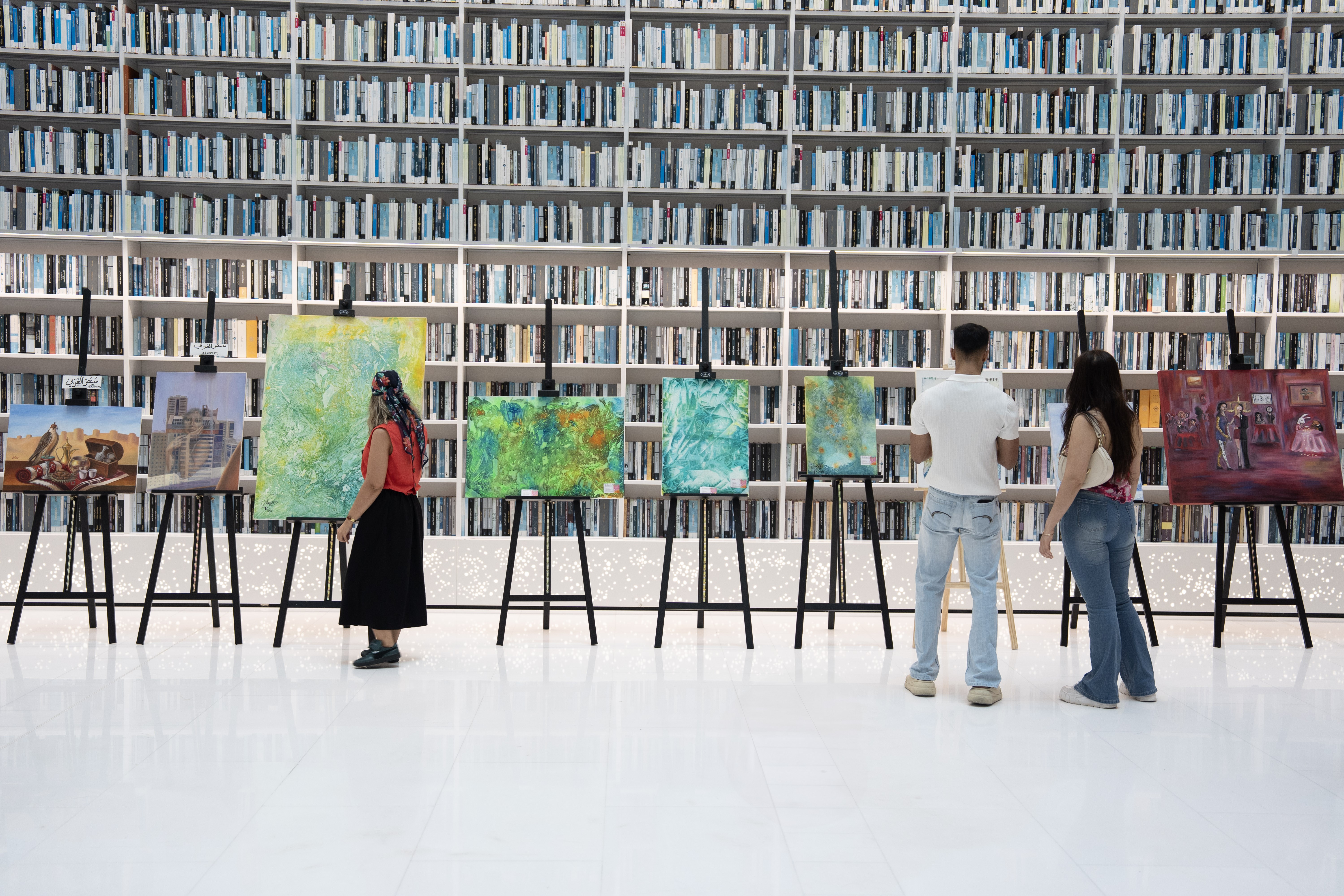 300 مبدع يحتفلون اليوم العالمي للفن في مكتبة محمد بن راشد