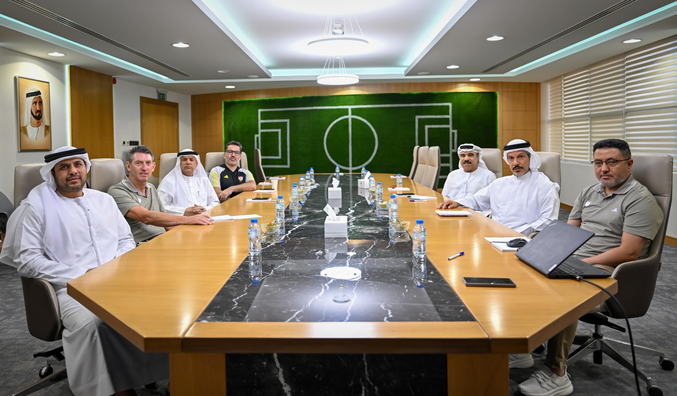 لجنة الحكام تعقد اجتماعها الدوري وتُهنئ طاقم التحكيم الإماراتي