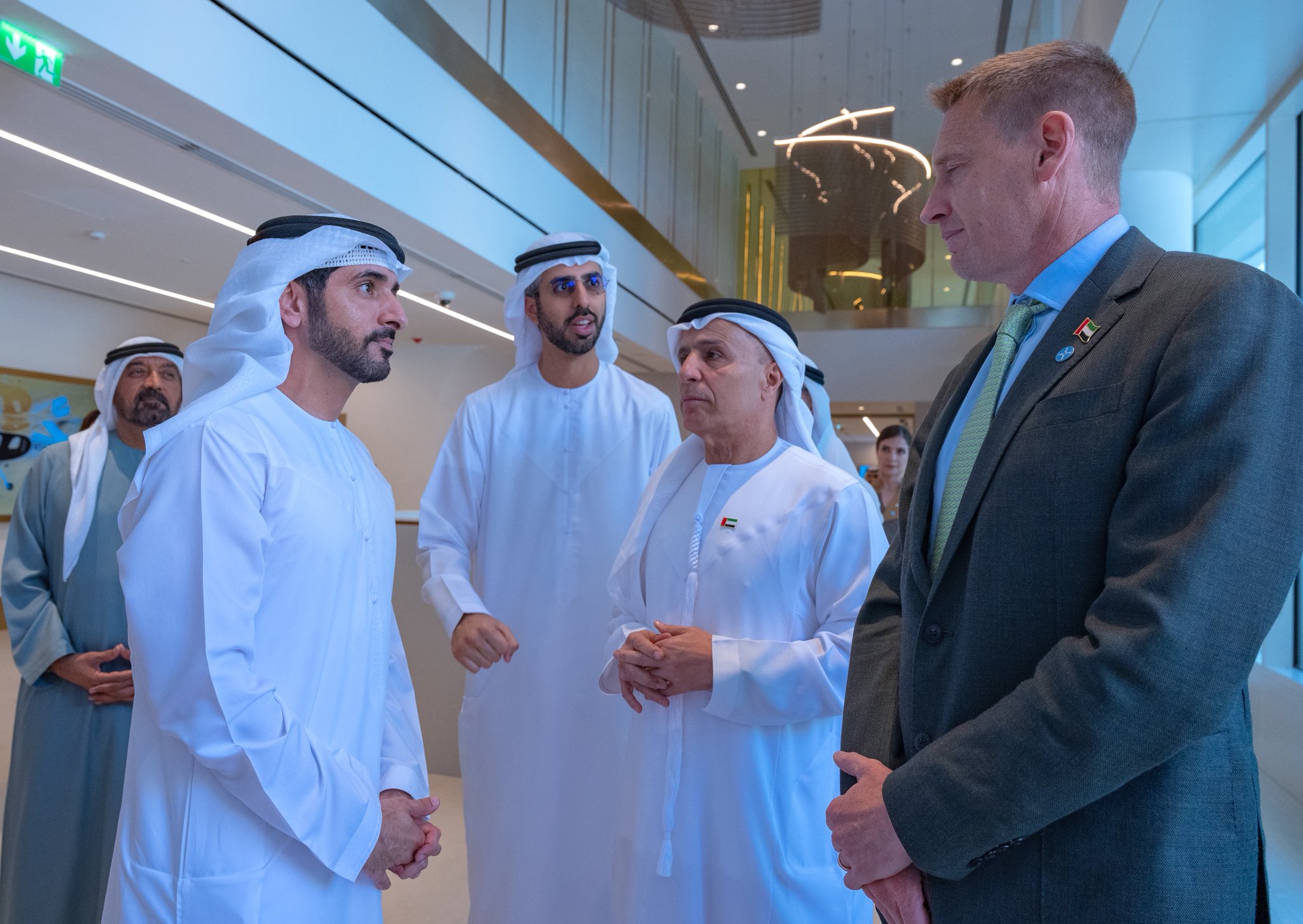 حمدان بن محمد: دبي تجيد التحليق.. وتحويل الطموحات إلى واقع ملموس (فيديو)