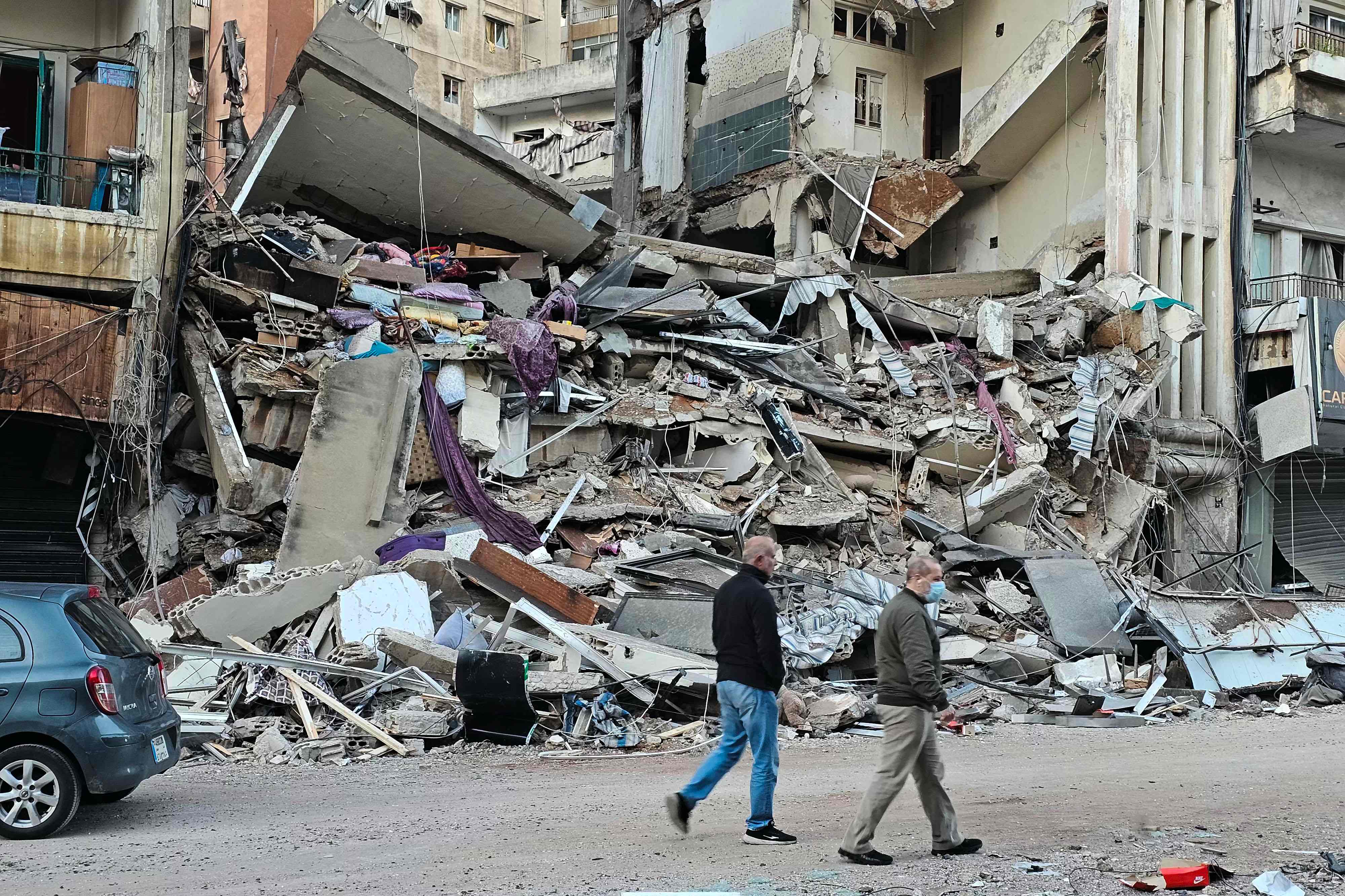 بعد الغارات الدامية..لبنان في حداد وجهود الإنقاذ تتواصل  