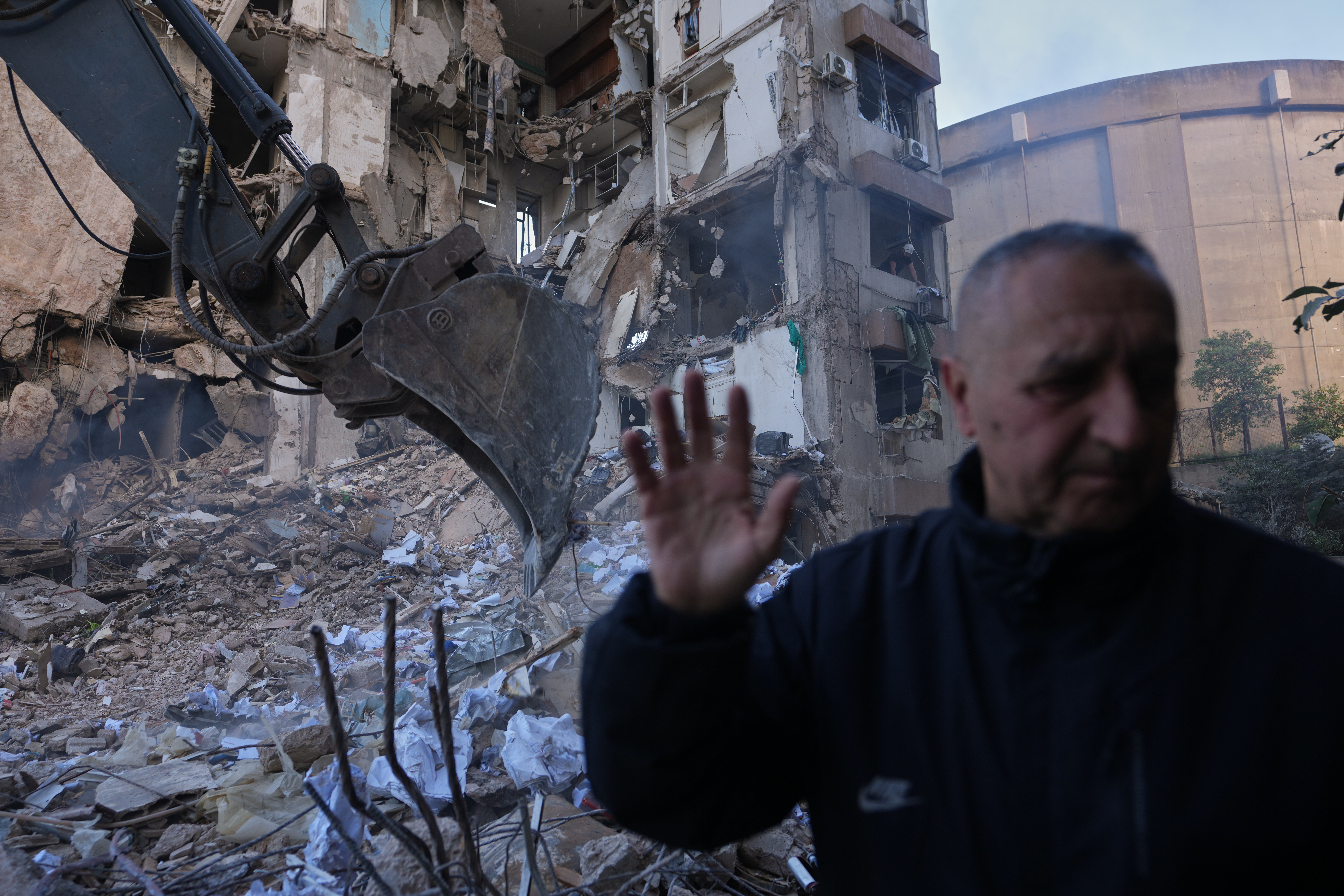 بعد الغارات الدامية..لبنان في حداد وجهود الإنقاذ تتواصل  