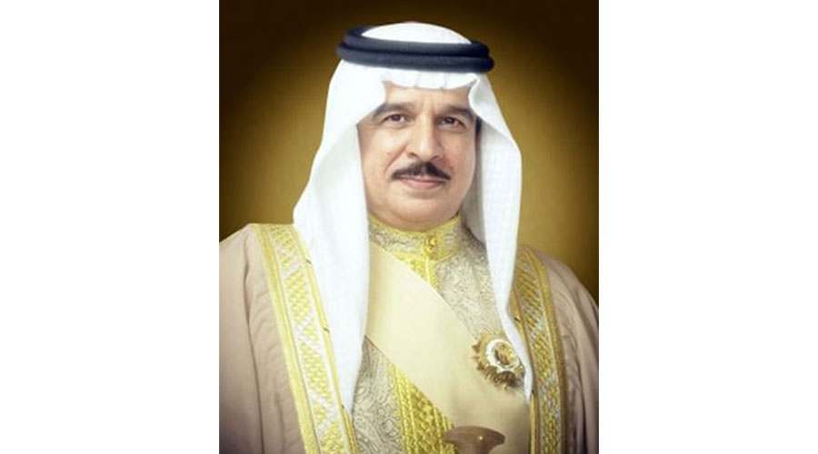 ملك البحرين يبحث مع قائد القيادة المركزية الأمريكية تطورات الأحداث الإقليمية والدولية