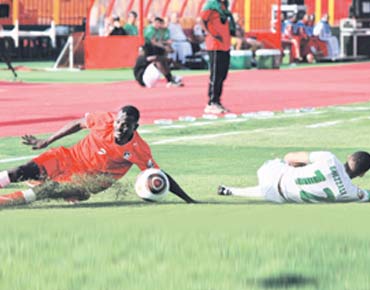 المطالبة بالتحقيق في خطأ مشاركة مساوي أمام زامبيا