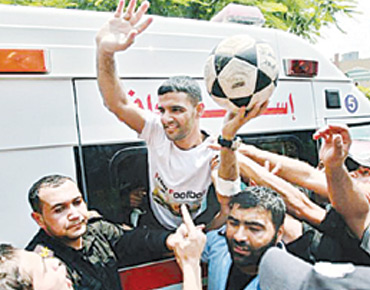 السرسك يرفض حضور »الكلاسيكو« إلى جانب شاليت