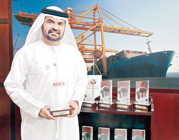 مناولة 13.3 مليون حاوية في “جبل علي” 2012