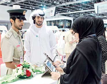 “شرطة دبي” تطلق 18 خدمة ذكية أبرزها “أمنك بلمسة زر”
