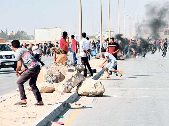 ليبيا على حافة حرب أهلية بعد عامين على مصرع القذافي