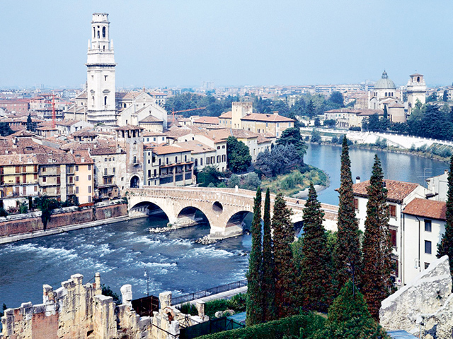 فيرونا “مدينة العشاق” ومجد الرومان