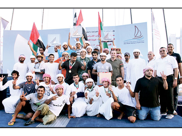 'زلزال 170' بطل سباق أبوظبي للقوارب الشراعية 43 قدماً