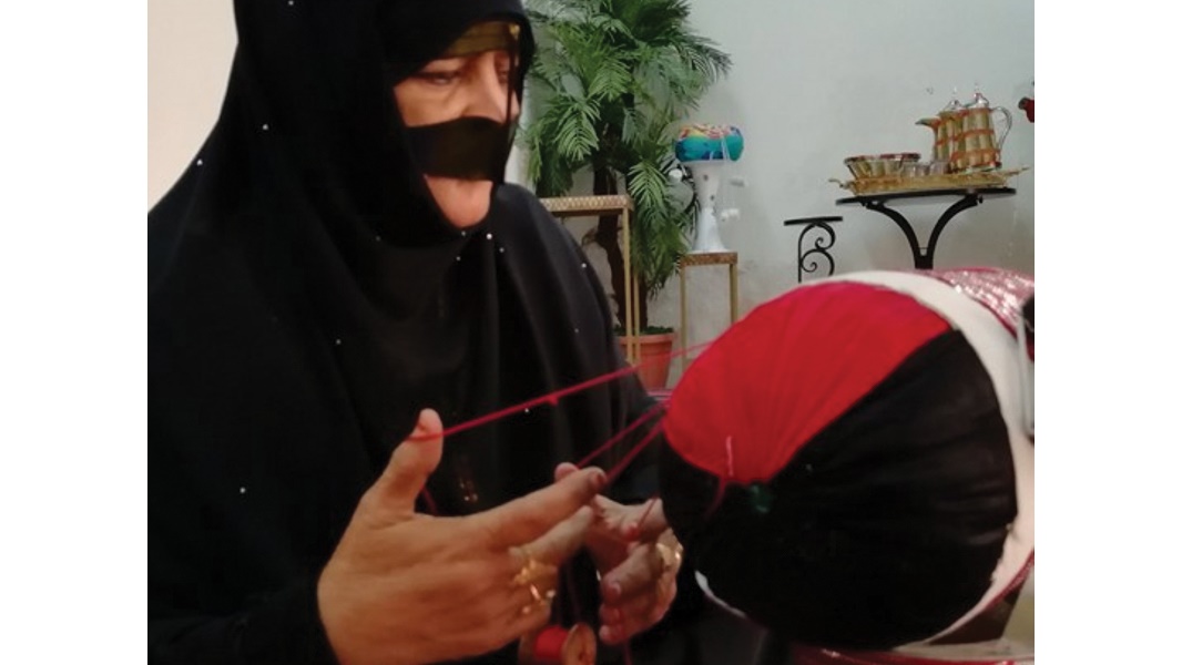أم عبد الله: تعلمت «التلي» منذ صغري