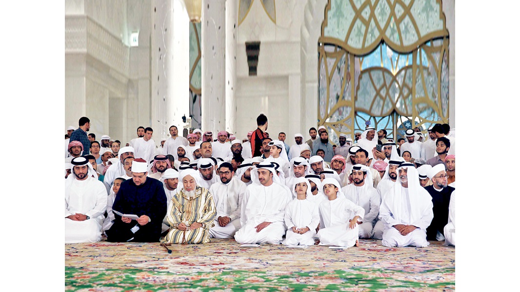 عبدالله بن زايد يشهد يوم العمل الإنساني بمناسبة ذكرى وفاة زايد