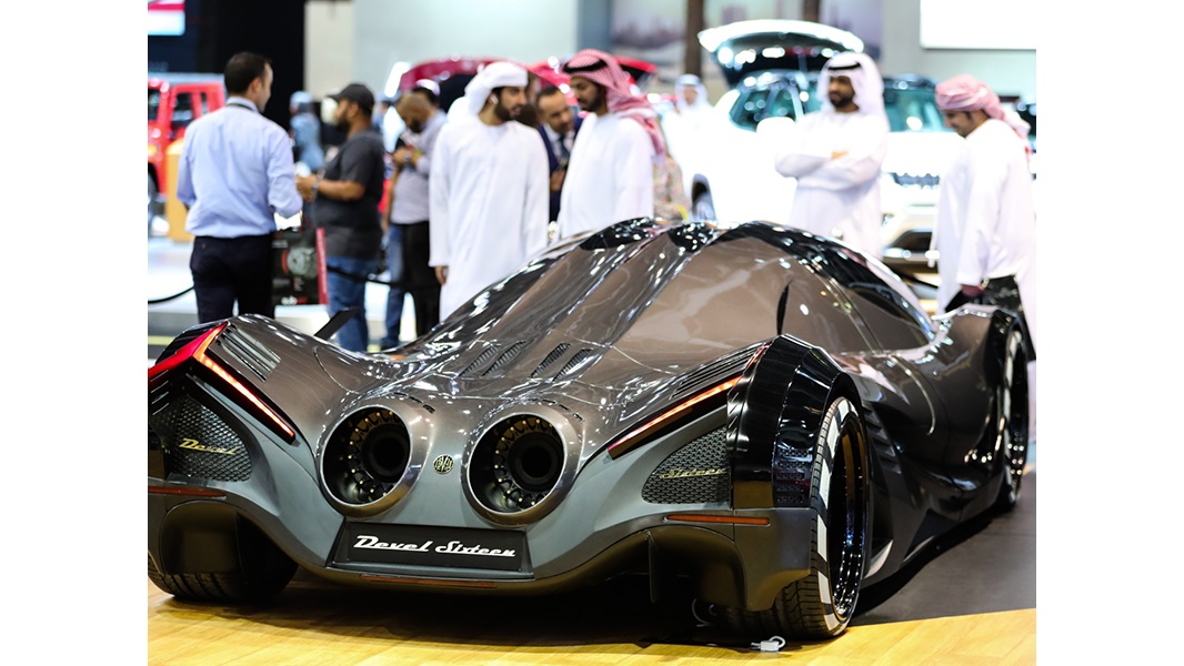 شعار «صنع في الإمارات» يتألق في معرض دبي للسيارات